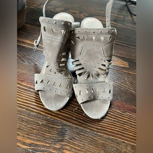 Vince camuto strappy heal